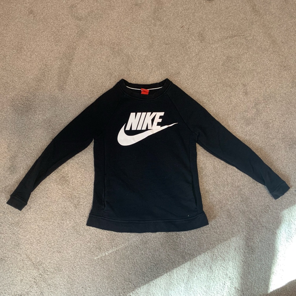 Nike Black Crew Neck Sweatshirt with Pockets